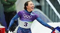 Britská skeletonistka Tabitha Stoeckerová slaví olympijské zlato ve smí�ené...
