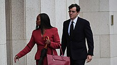 Adam Mosseri, generální �editel Instagramu, p�ichází k soudu, aby vypovídal v...