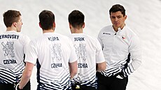 Tým �eské republiky b�hem zápasu curlingu proti �védsku. (19. února 2026)