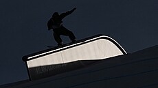 Novozélandský Dane Menzies trénuje p�ed kvalifikací mu�� ve snowboardovém...