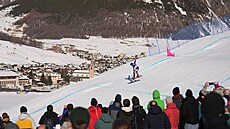 Radek Houser z �eské republiky v akci ve snowboardcrossu. (12. února 2026)