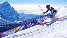 Ameri�anka Mikaela Shiffrinová v akci b�hem  slalomu �en. (18. února 2026)