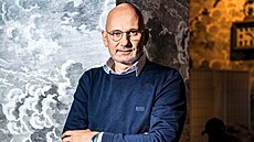 Zkoumá vzácné �asy v nejodlehlej�ích koutech sv�ta. I tradi�ní �eské byliny...