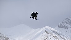 Jakub Hrone� z �eské republiky v akci b�hem disciplíny slopestyle. (15 února...