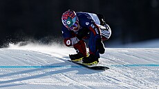�eská reprezentantka Eva Adamczyková b�hem kvalifikace �en ve snowboardcrossu....