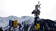 Martin Ponsiluoma ze �védska v akci b�hem stíhacího závodu mu�� na 12,5 km....