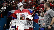 Branká� Luká� Dostál (1) z �eska p�ed zápasem se �výcarskem. (15. února 2026)