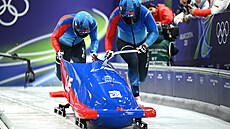 Martin Kranz a David Tschofen z Lichten�tejnska zahajují svou druhou jízdu....