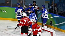 Matt Bradley z Itálie je o�et�ován po zran�ní. (17. února 2026)