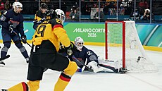 Leon Draisaitl z N�mecka st�ílí první gól svého týmu proti Francii. (17. února...