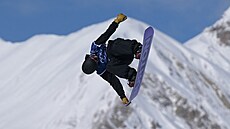 Jakub Hrone� z �eské republiky v akci b�hem disciplíny slopestyle. (15 února...