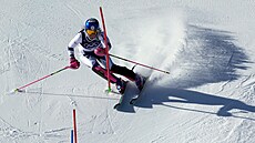 Martina Dubovská v akci b�hem slalomu �en ve druhém kole. (18. února 2026)