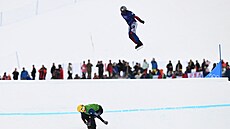 Kry�tof Choura z �eska b�hem osmifinále mu�� ve snowboardcrossu. (12. února...