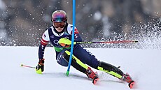 Mikaela Shiffrinová ze Spojených stát� v akci b�hem kombinovaného slalomu �en....