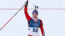 Johan-Olav Botn z Norska se raduje ze zisku zlaté medaile. (10. února 2026)