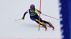 Mikaela Shiffrinová ze Spojených stát� v akci b�hem kombinovaného slalomu �en....