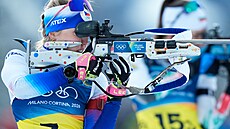 Tereza Voborníková p�i st�elb� b�hem �enské �tafety 4 x 6 km v biatlonu. (18....