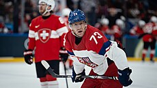 Ond�ej Ka�e (73) v souboji se �výcarskem. (15. února 2026)