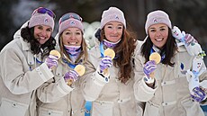 Francouzské biatlonistky Benedová, Jeanmonnotová, Michelonová a Simonová...