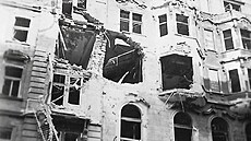 D�m v �ímské ulici �. 43 po náletu na Prahu.