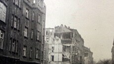 Následky bombardování 14. února v Praze na Vinohradech.
