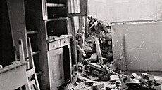 Zni�ený byt rodiny Polá�kových po bombardování Prahy.