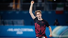 Rychlobrusla� Metod�j Jílek po vít�zném olympijském závod� na 10 000 metr� (13....