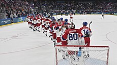 �e�tí hokejisté oslavují výhru nad Francií v základní skupin� na olympijských...