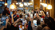 Metod�j Jílek dorazil po vít�zství v rychlobruslení na 10 000 metr� do �eského...