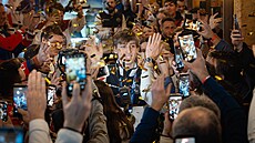 Metod�j Jílek dorazil po olympijském vít�zství v rychlobruslení na 10 000 metr�...