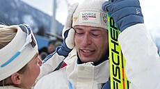 Pla�ícího Sturlu Laegreida ut�uje Ingrid Landmark Tandrevoldová.