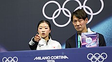 Ami Nakaiová hledí nev��ícn� na známky, které jí zaru�ují bronzovou medaili.