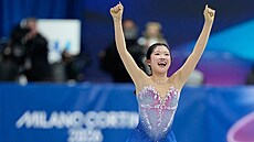 Ami Nakaiová slaví svou povedenou volnou jízdu.