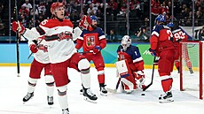 Dánský úto�ník Nick Olesen se raduje z kontaktní trefy v olympijském osmifinále...