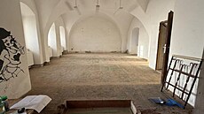 V nevyu�ívané budov� budou nov� i tane�ní sály.