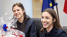 Olympijská vít�zka Zuzana Mad�rová na Krajském ú�adu Libereckého kraje. (12....