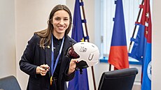 Olympijská vít�zka Zuzana Mad�rová na Krajském ú�adu Libereckého kraje. (12....