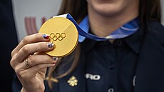 Olympijská vít�zka Zuzana Mad�rová na Krajském ú�adu Libereckého kraje. (12....