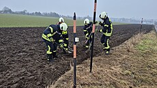 Hasi�i vyprostili pejska, který u pole v Krom��í�i zalezl do betonového potrubí...