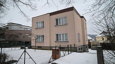 Prvorepubliková vila v blízkosti centra Zlína pat�í dv�ma dosp�lým bratr�m,...