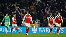 Zklamání fotbalist� Arsenalu po ne�ekané ztrát� s posledním Wolverhamptonem.