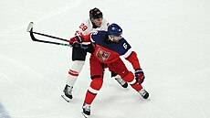 Michal Kempný a Nathan Mackinnon v akci. (12. února 2026)