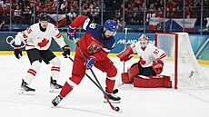 Tomá� Hertl v utkání proti Kanad�. (12. února 2026)