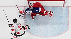 Kanadský hokejista Nick Suzuki a jeho úsp�ná st�ela proti �eskému týmu. (12....