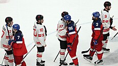 �e�tí a kanad�tí hokejisté po spole�ném utkání v italském Milán�. (12. února...