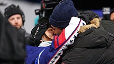 Chloe Kimová a hrá� amerického fotbalu Cleveland Browns' Myles Garrett po jejím...