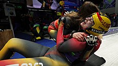 N�mecké sá�ka�ky po finále slavící úsp�ch. (12. února 2026)