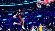 Keshad Johnson z Miami b�hem sout�e ve sme�ování p�ed Utkáním hv�zd NBA