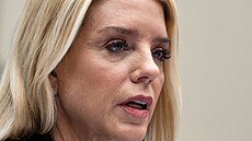 Americká ministryn� spravedlnosti Pam Bondiová �elila otázkám Kongresu v...