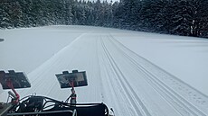 Rolba m�styse Frymburk od úterního rána upravuje trasy na loukách. (17. února...